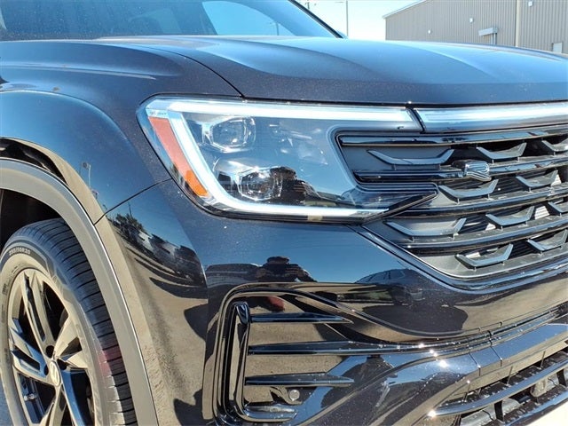 2026 Volkswagen Atlas Cross Sport 2.0T SEL R-Line Black