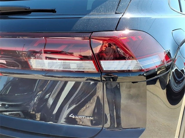 2026 Volkswagen Atlas Cross Sport 2.0T SEL R-Line Black