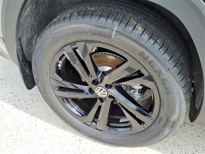 2026 Volkswagen Atlas Cross Sport 2.0T SEL R-Line Black