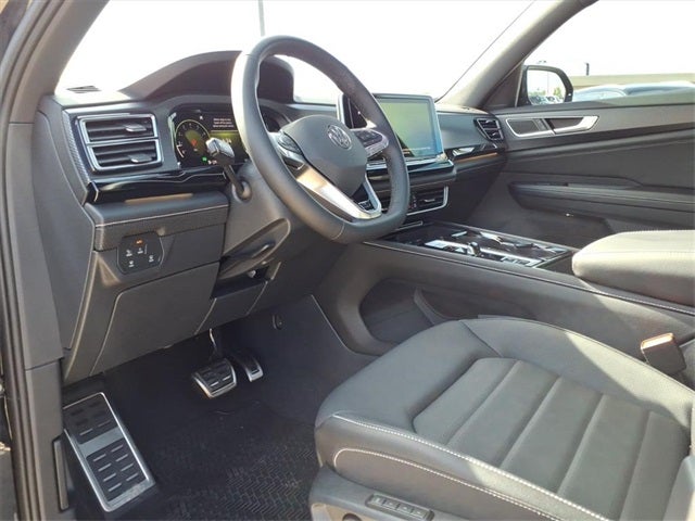 2026 Volkswagen Atlas Cross Sport 2.0T SEL R-Line Black