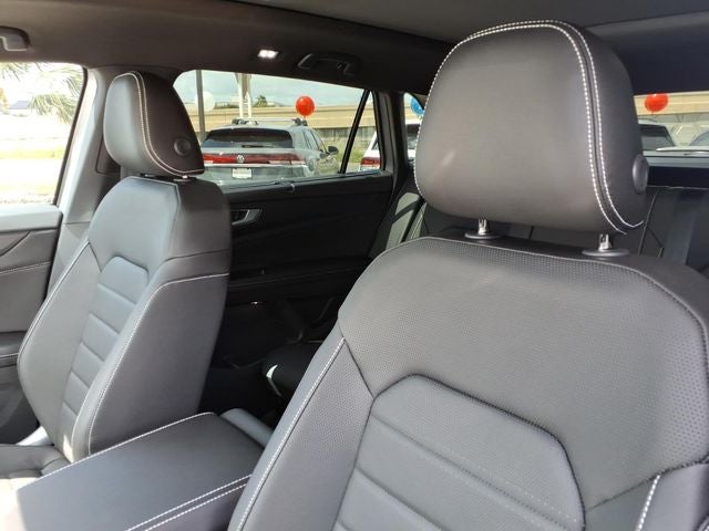 2026 Volkswagen Atlas Cross Sport 2.0T SEL R-Line Black