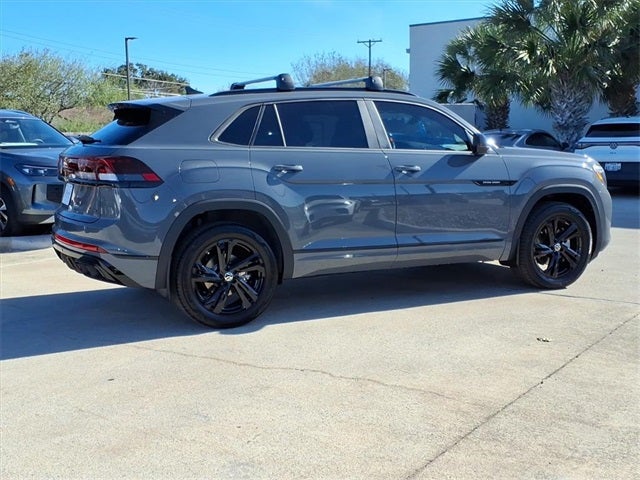 2026 Volkswagen Atlas Cross Sport 2.0T SEL R-Line Black