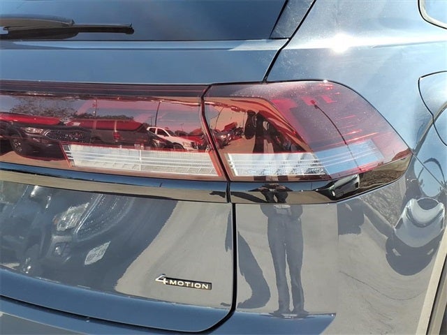 2026 Volkswagen Atlas Cross Sport 2.0T SEL R-Line Black