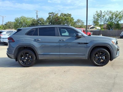 2026 Volkswagen Atlas Cross Sport 2.0T SEL R-Line Black