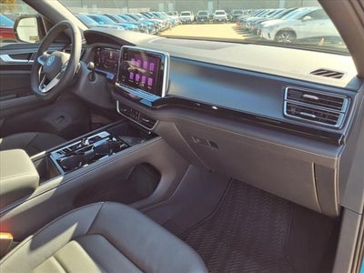 2025 Volkswagen Atlas Cross Sport 2.0T SEL R-Line Black