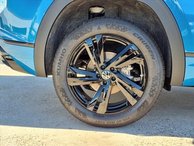 2025 Volkswagen Atlas Cross Sport 2.0T SEL R-Line Black