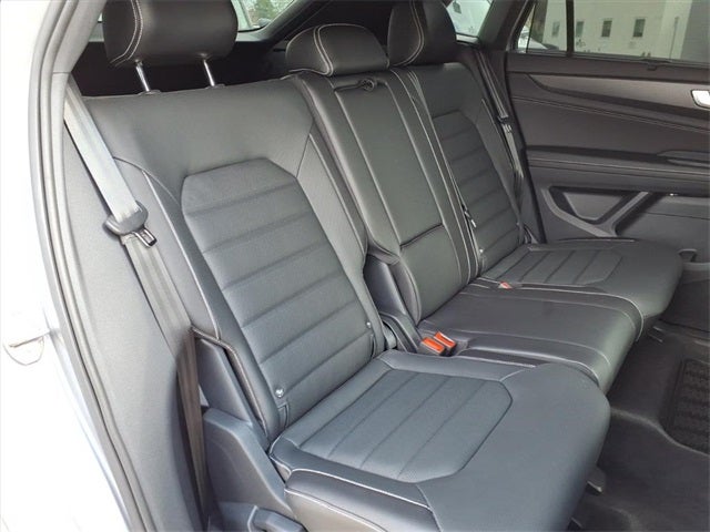 2024 Volkswagen Atlas Cross Sport 2.0T SEL R-Line