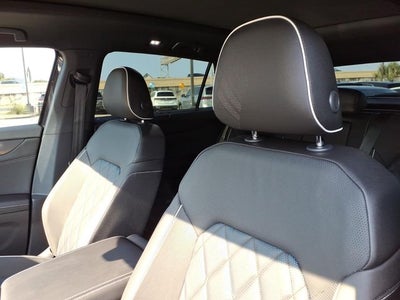 2026 Volkswagen Atlas Cross Sport SEL Premium R-Line