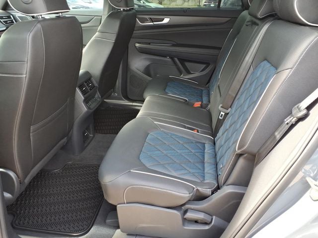2026 Volkswagen Atlas Cross Sport SEL Premium R-Line