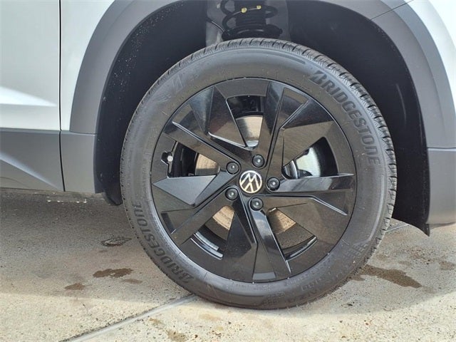 2025 Volkswagen Taos 1.5T SE Black