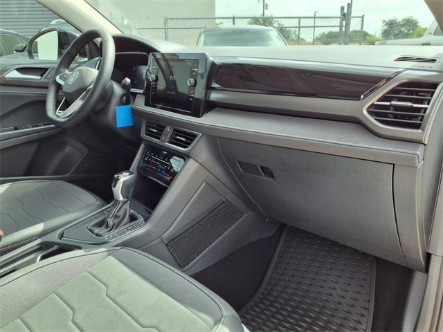 2025 Volkswagen Taos 1.5T SE Black