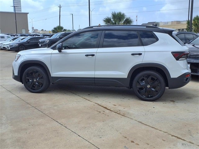 2025 Volkswagen Taos 1.5T SE Black