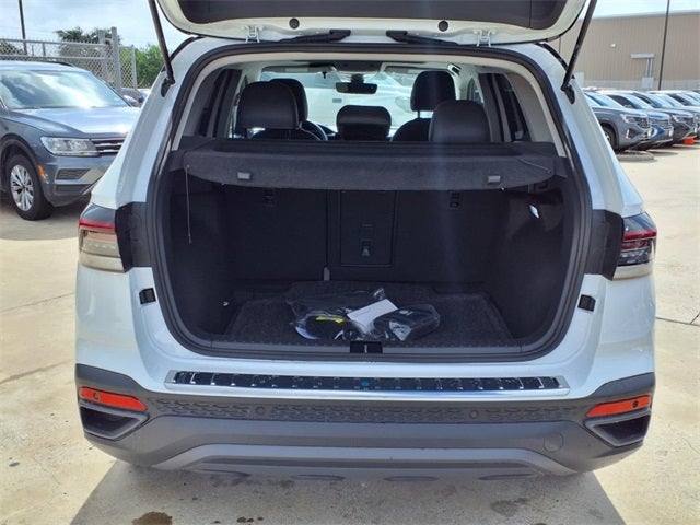 2025 Volkswagen Taos 1.5T SE Black