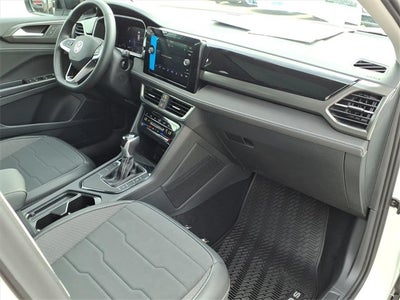 2026 Volkswagen Taos 1.5T SE Black