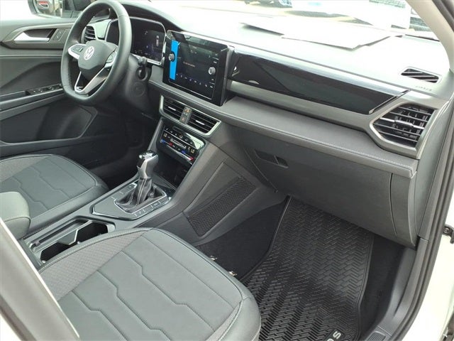 2026 Volkswagen Taos 1.5T SE Black