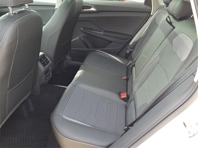 2026 Volkswagen Taos 1.5T SE Black