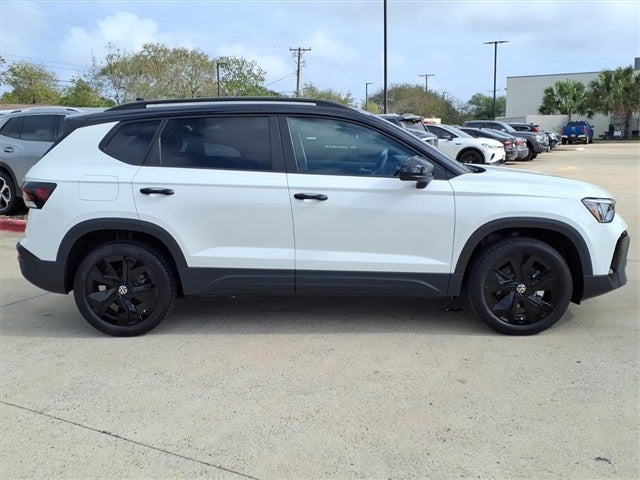 2026 Volkswagen Taos 1.5T SE Black