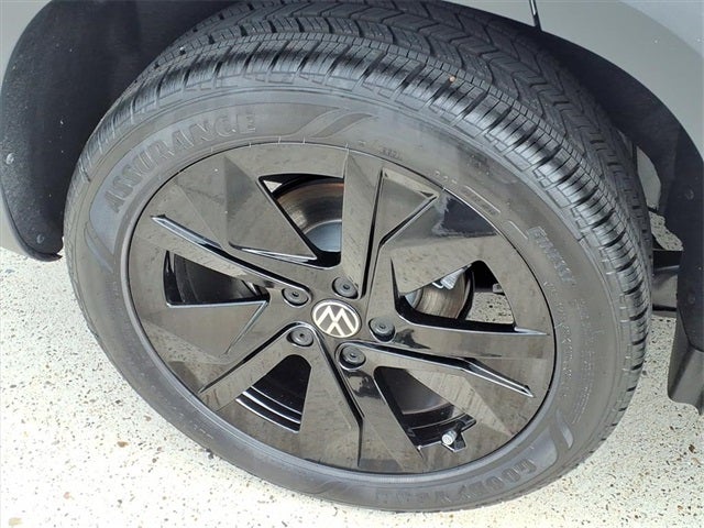 2026 Volkswagen Taos 1.5T SE Black