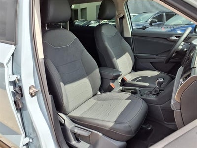 2025 Volkswagen Taos 1.5T SE Black