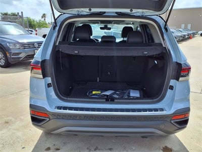 2025 Volkswagen Taos 1.5T SE Black