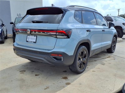 2025 Volkswagen Taos 1.5T SE Black