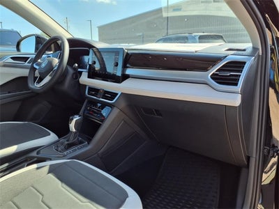 2025 Volkswagen Taos 1.5T SE