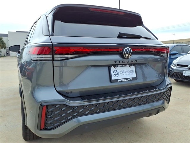 2026 Volkswagen Tiguan 2.0T SE R-Line Black