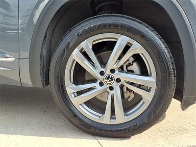 2024 Volkswagen Atlas Cross Sport 2.0T SEL R-Line