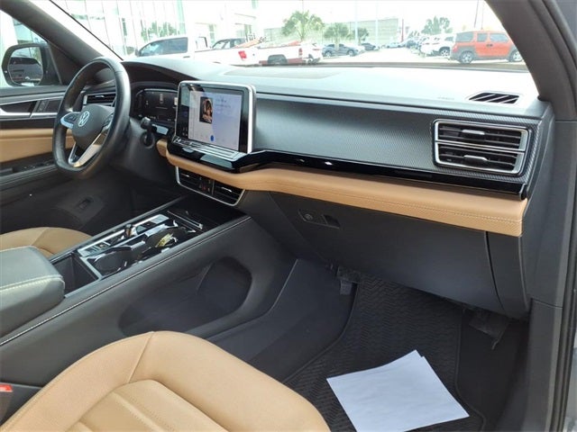 2024 Volkswagen Atlas Cross Sport 2.0T SEL R-Line