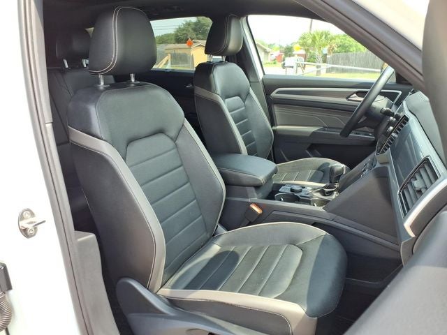 2022 Volkswagen Atlas Cross Sport 3.6L V6 SEL Premium R-Line