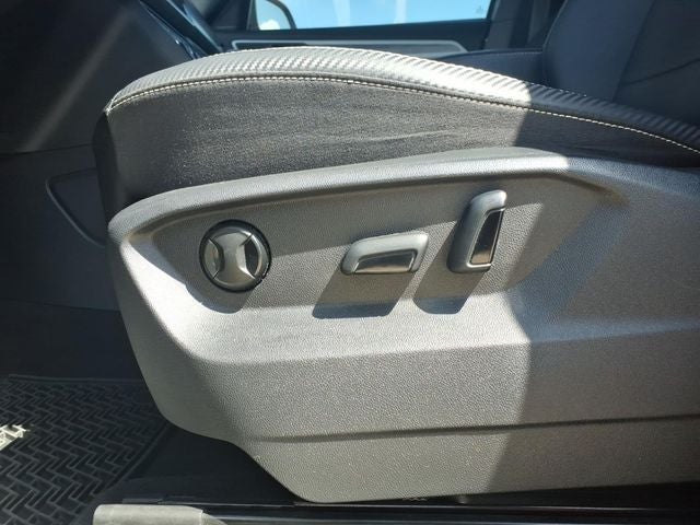 2023 Volkswagen Atlas Cross Sport 2.0T SE w/Technology