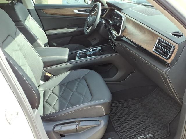 2026 Volkswagen Atlas SE w/Technology