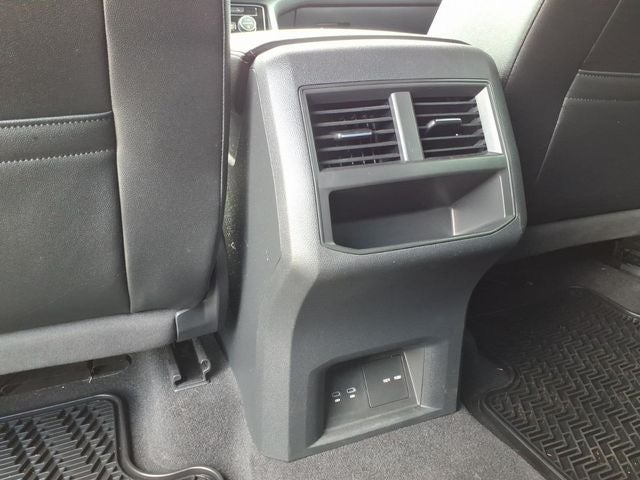 2022 Volkswagen Atlas Cross Sport 2.0T SEL R-Line