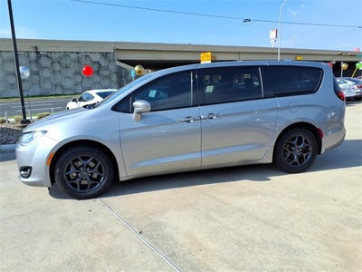 2020 Chrysler Pacifica Touring