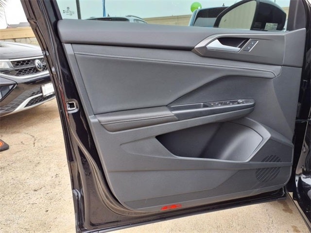 2025 Volkswagen Taos 1.5T SE Black
