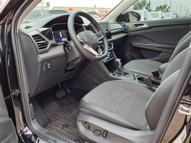 2025 Volkswagen Taos 1.5T SE Black