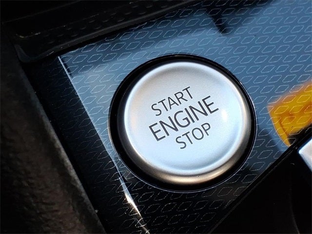 2025 Volkswagen Taos 1.5T SE Black