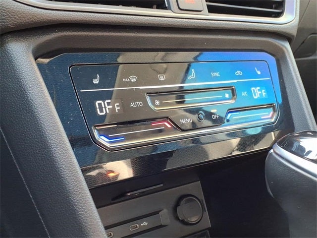 2025 Volkswagen Taos 1.5T SE Black