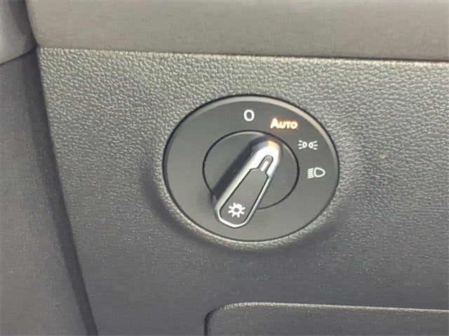 2025 Volkswagen Taos 1.5T SE Black