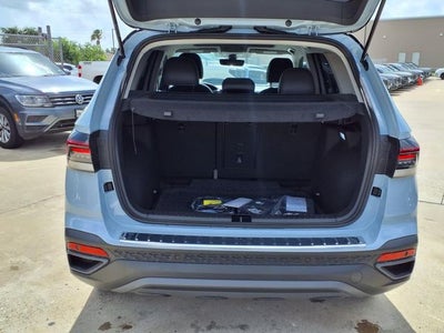 2025 Volkswagen Taos 1.5T SE Black