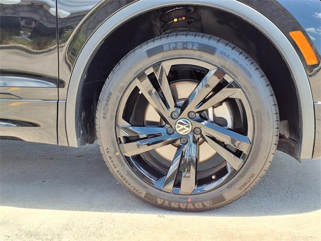 2024 Volkswagen Tiguan 2.0T SE R-Line Black