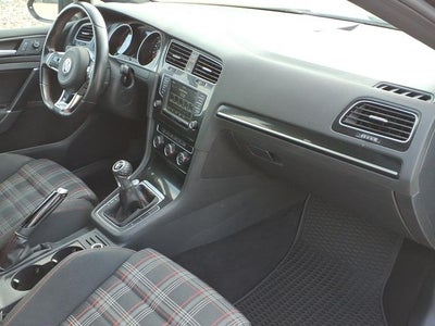2017 Volkswagen Golf GTI Sport