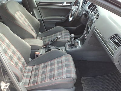 2017 Volkswagen Golf GTI Sport