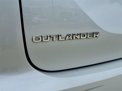 2022 Mitsubishi Outlander ES