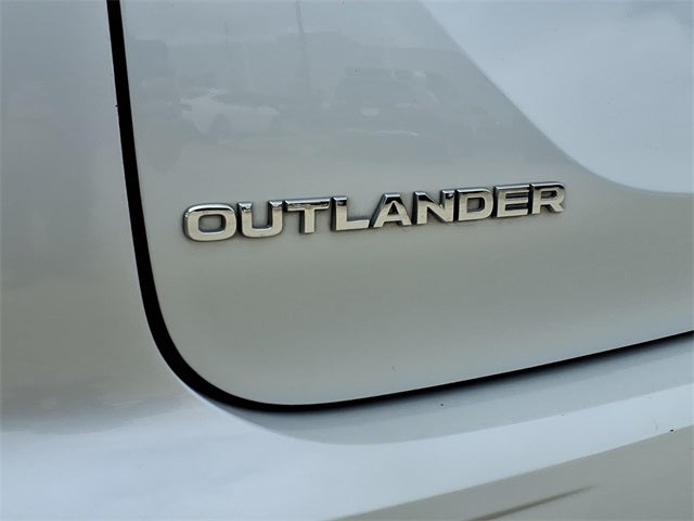 2022 Mitsubishi Outlander ES