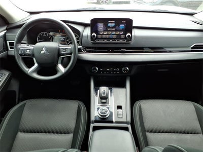 2022 Mitsubishi Outlander ES