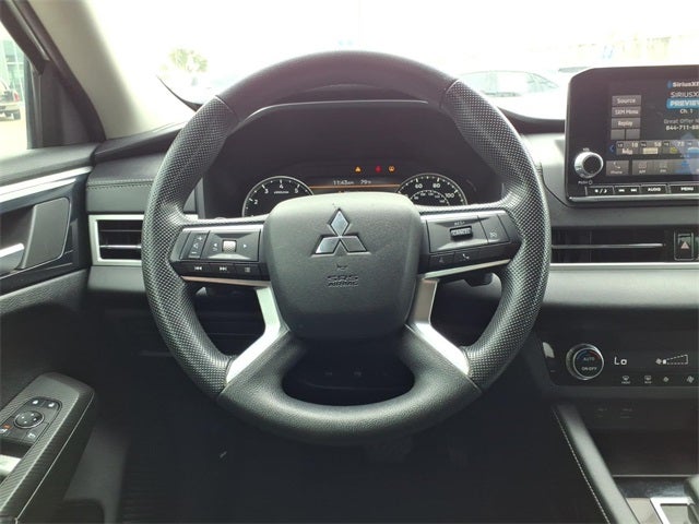 2022 Mitsubishi Outlander ES