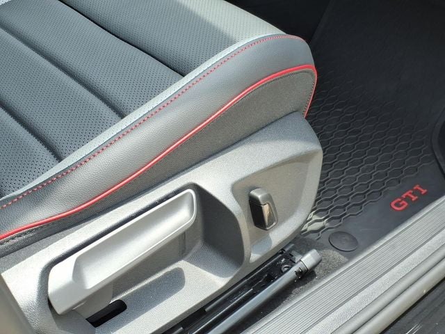 2024 Volkswagen Golf GTI SE
